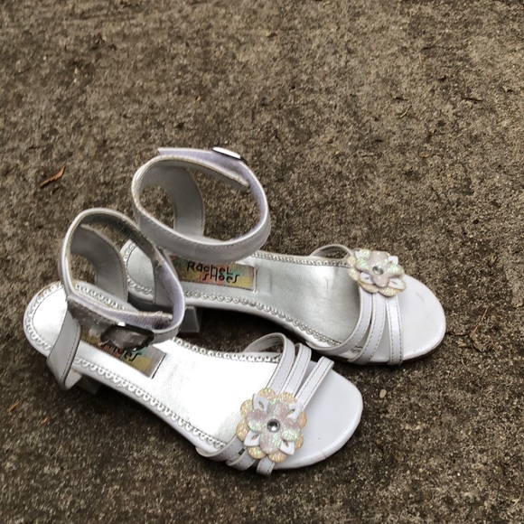 Selling white sandals - Picture 3 of 3
